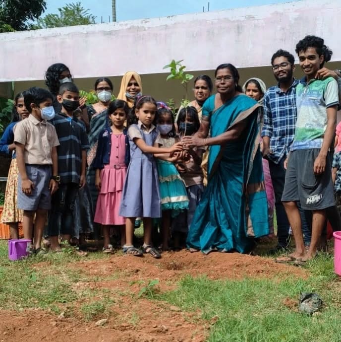12 volunteers planted 25 trees to create climate awareness among 25 school students in Kollam