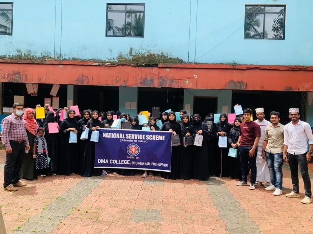 53 volunteers created 53 paper bags to raise awareness about plastic pollution in Kozhikode.