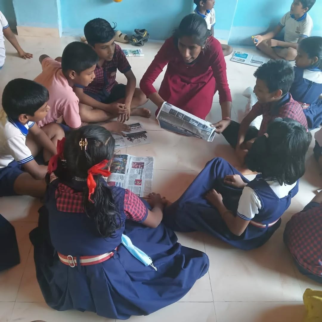 50 volunteers created 50 paper bags to raise awareness about plastic pollution in Ernakulam