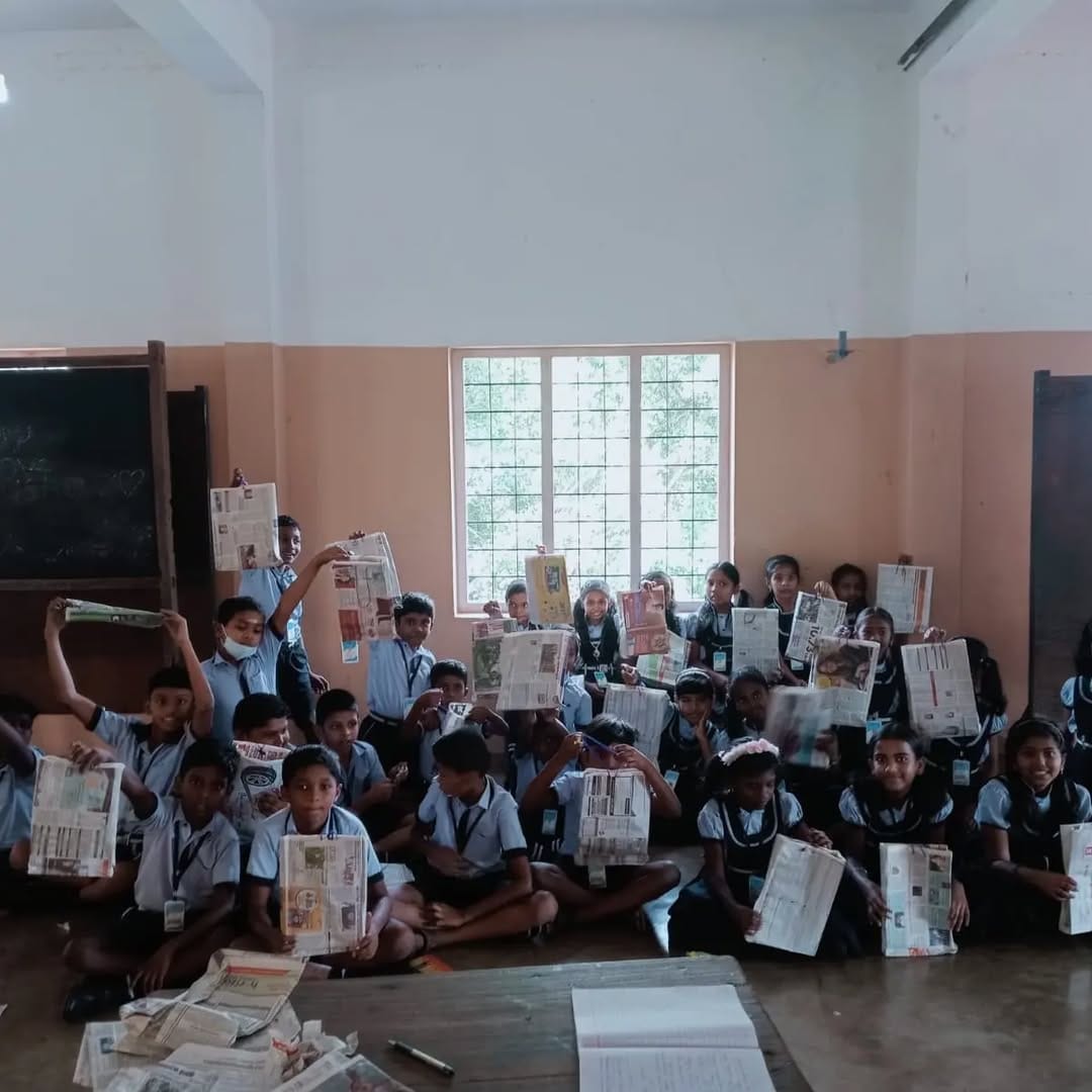 24 volunteers created 24 paper bags to raise awareness about plastic pollution in Ernakulam