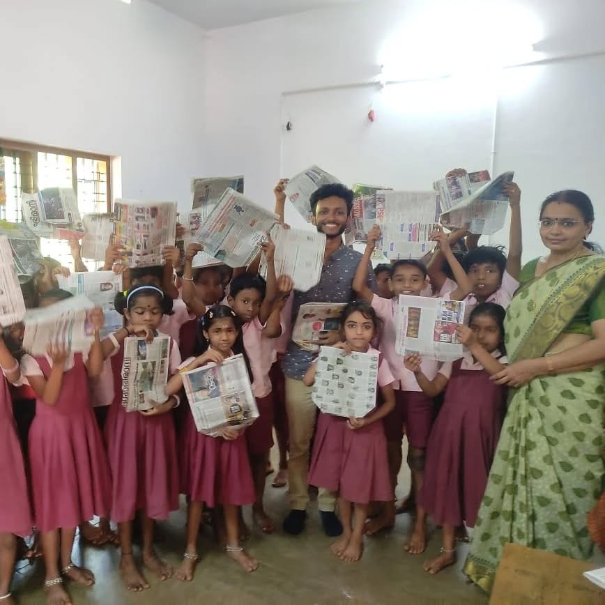 52 volunteers created 52 paper bags to raise awareness about plastic pollution in Ernakulam