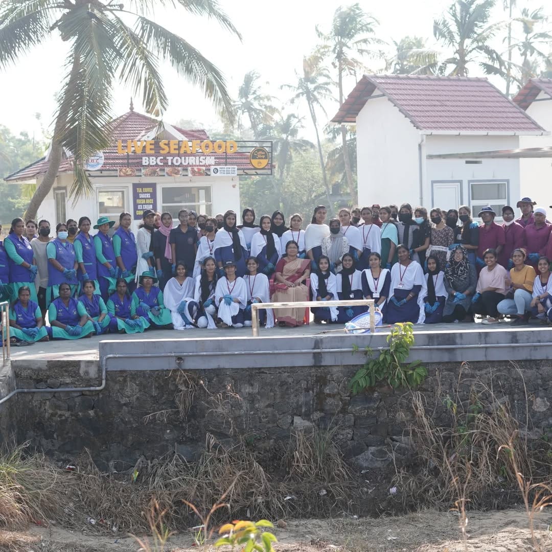 One volunteer felicitated 35 self-help group women on International Women's Day in Thrissur