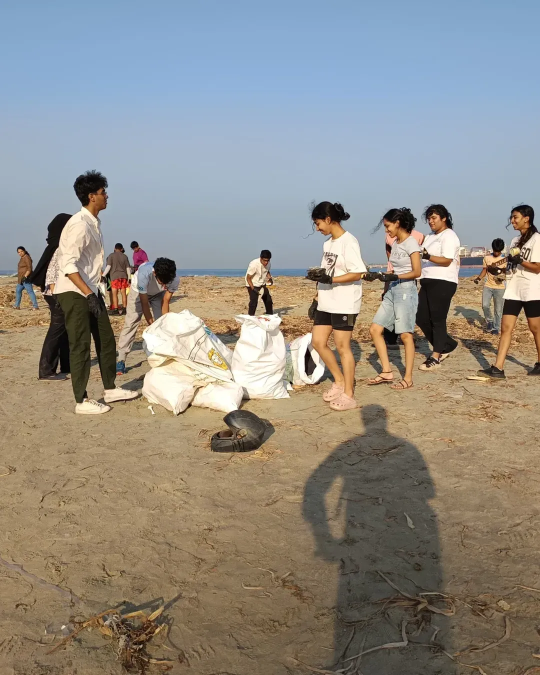 35 students responsibly collecting and disposing 375 kg of non-biodegradable waste in collaboration with Gems Modern Academy Kochi at Fort Kochi beach.