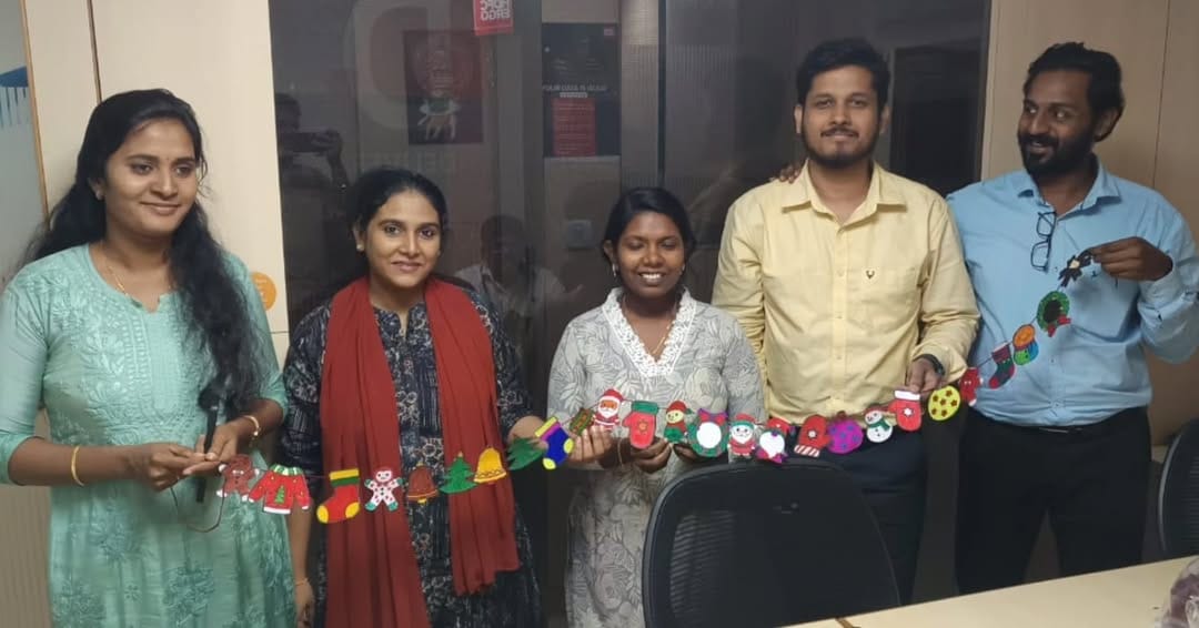 20 HDFC ERGO volunteers created handmade Christmas ornaments to share festive joy with Anganwadi children in Kochi, Ernakulam in collaboration with Being Jigyaasu.