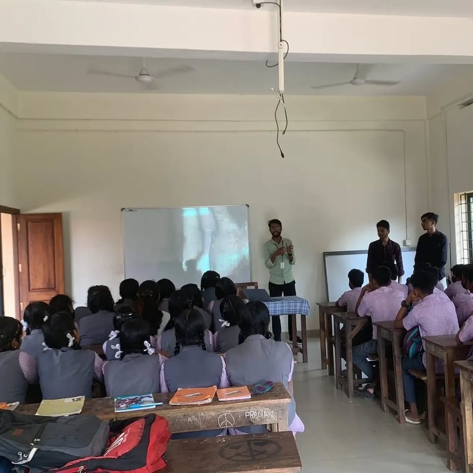 5 volunteers from St. Aloysius Autonomous College conducted AIDS Awareness Session for 34 students in Ernakulam
