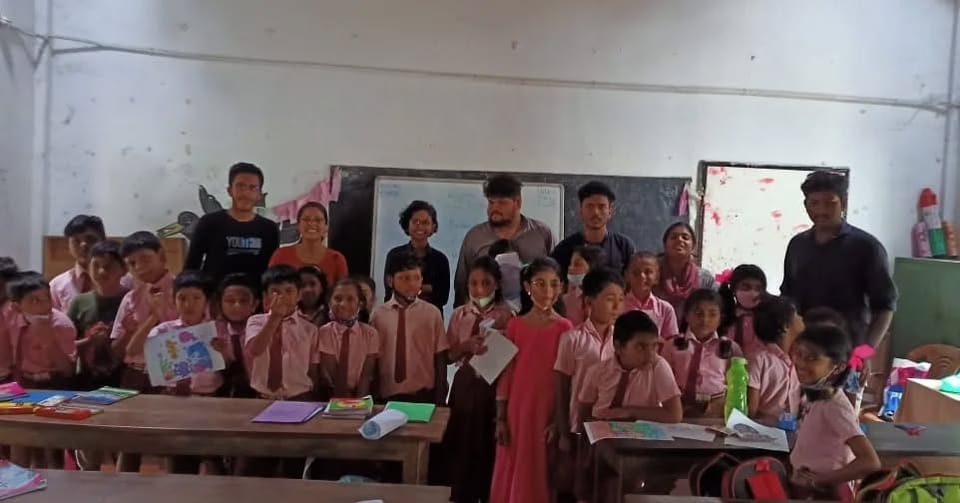 10 volunteers mobilised 100 books to set up a class library for 50 students in Trivandrum