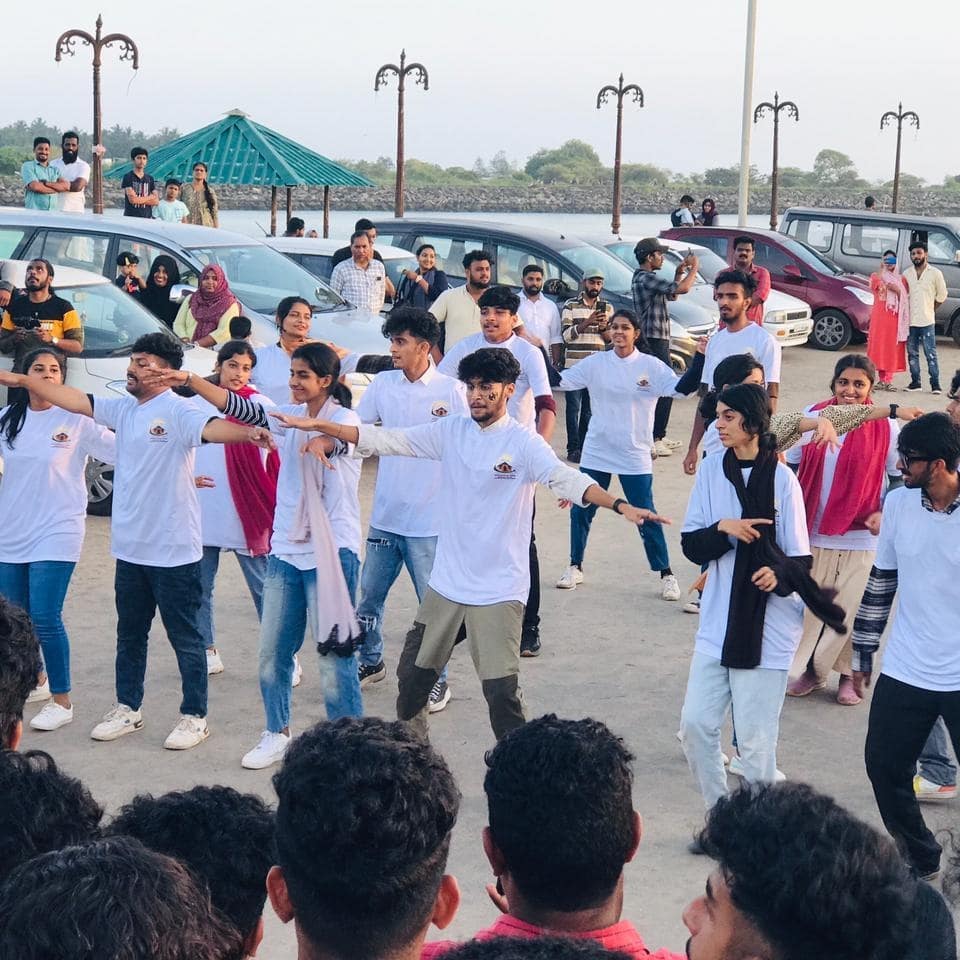 25 volunteers engaged in initiatives promoting sustainable tourism in Kozhikode