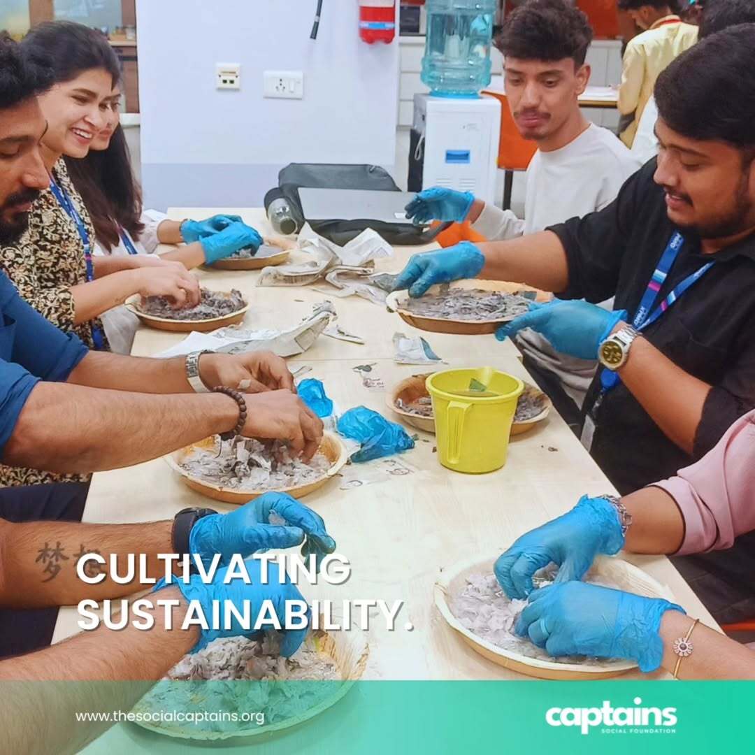 102 volunteers created 102 seedling pot to promote sustianble alternative in Ernakualm.