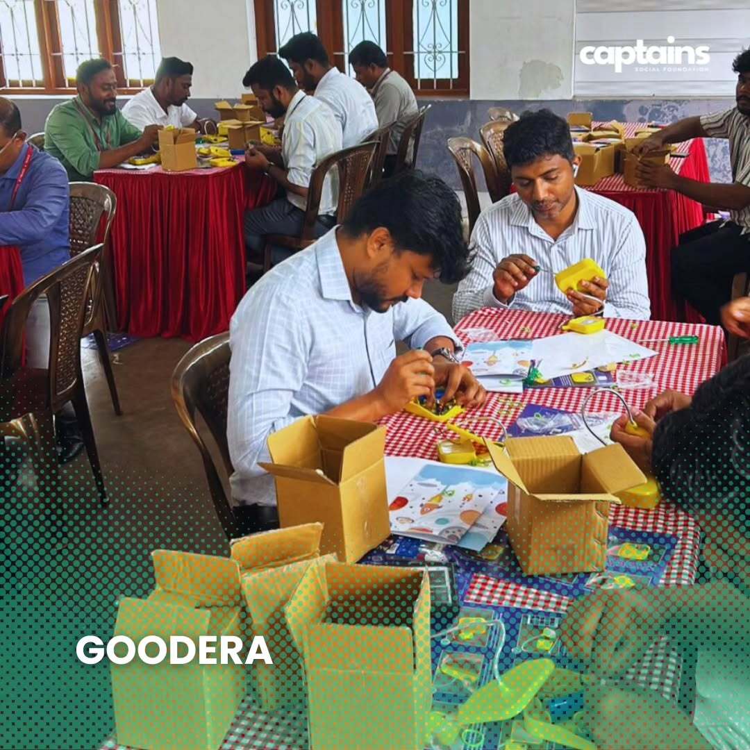 23 employees of IDFC Bank created 50 solar lamps to distribute to school students in Ernakulam.