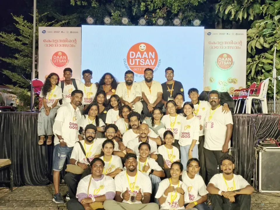 1800+ people transformed streets into a joyful, volunteer-led carnival at Kochi in collaboration with Volunteer for India through Santhosha Theruvu.